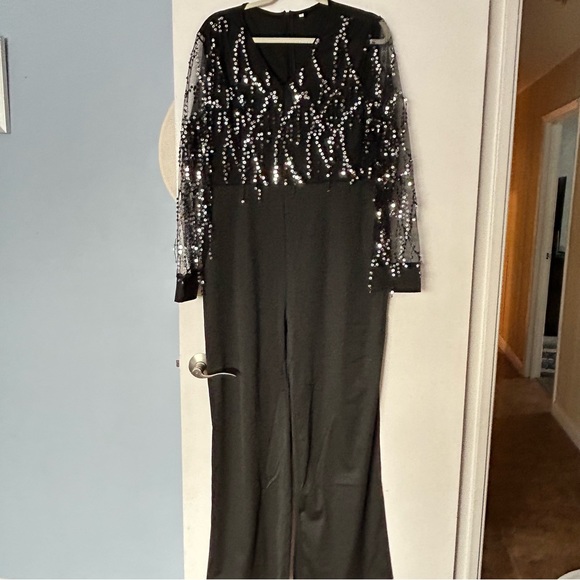 Women’s black jumpsuit with sequence zippered back new no tags - Picture 6 of 6